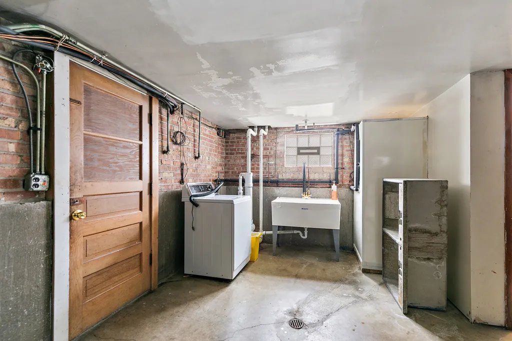 2115 North Mobile Avenue Chicago IL 60639