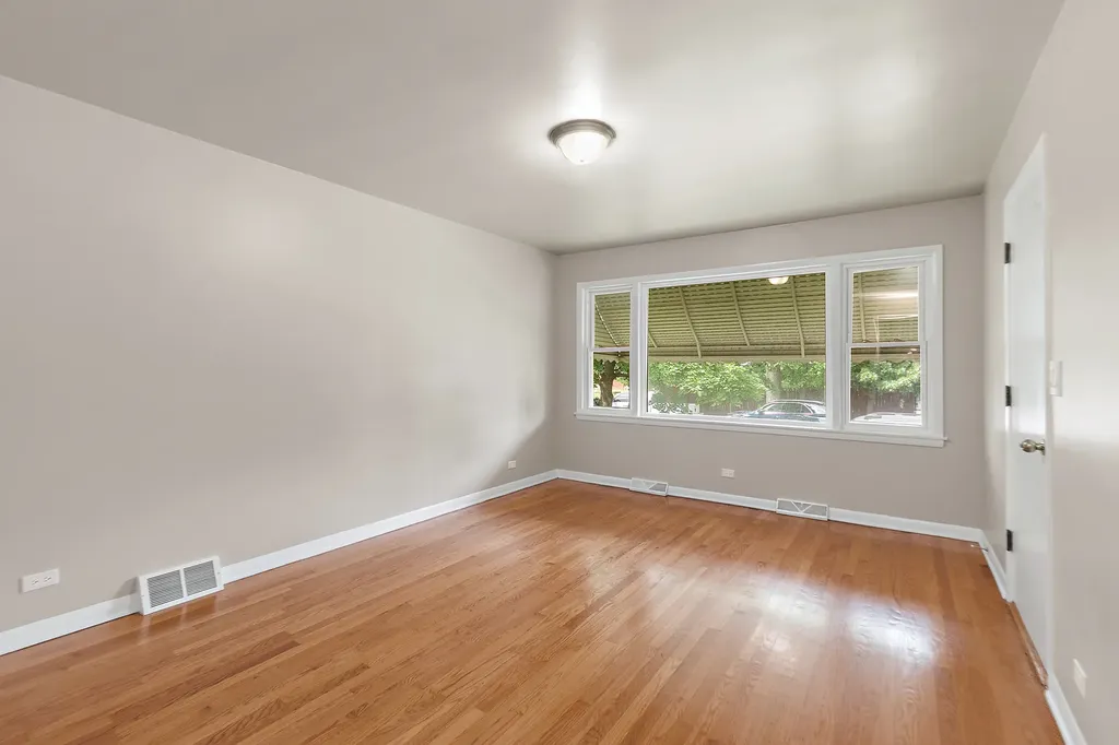 2115 North Mobile Avenue Chicago IL 60639