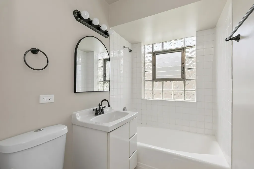 2115 North Mobile Avenue Chicago IL 60639