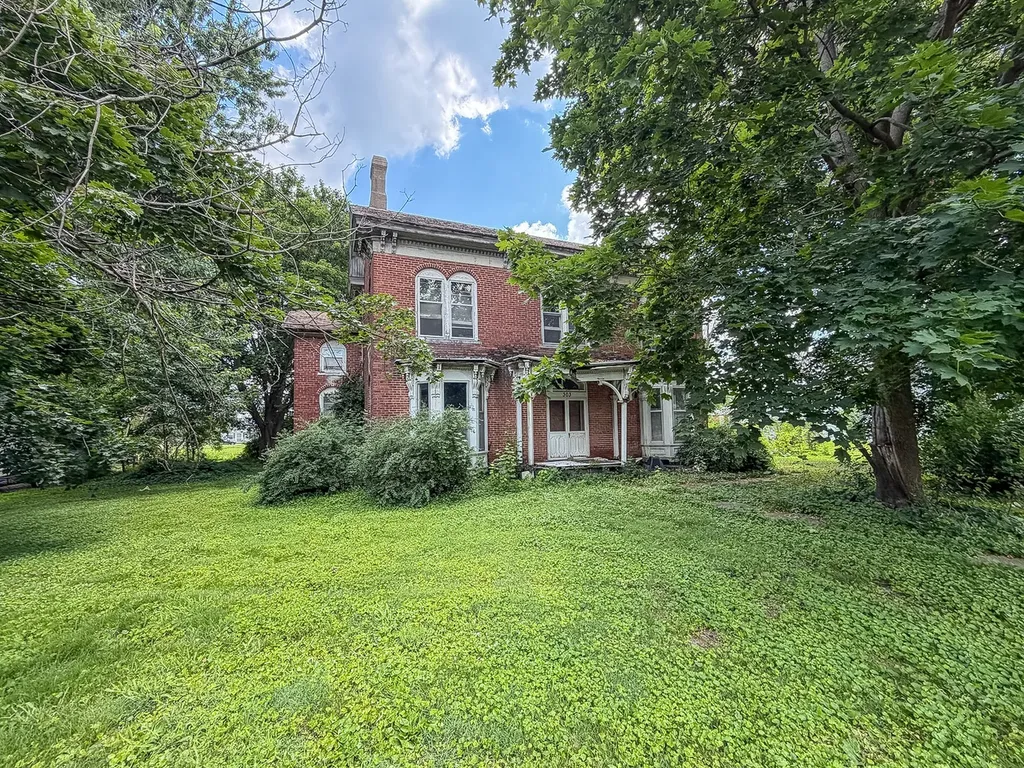 303 North Broadway Street Newman IL 61942