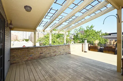 622 West Briar Place Chicago IL 60657