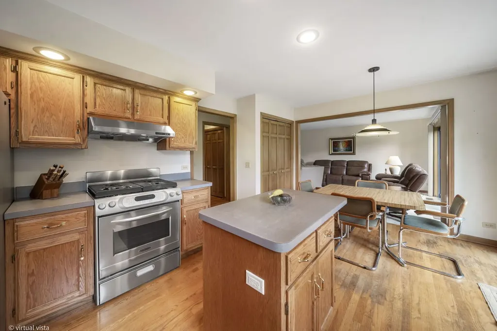 759 Feather Sound Drive Bolingbrook IL 60440
