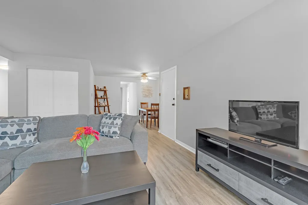 3934 West 104th Street Chicago IL 60655