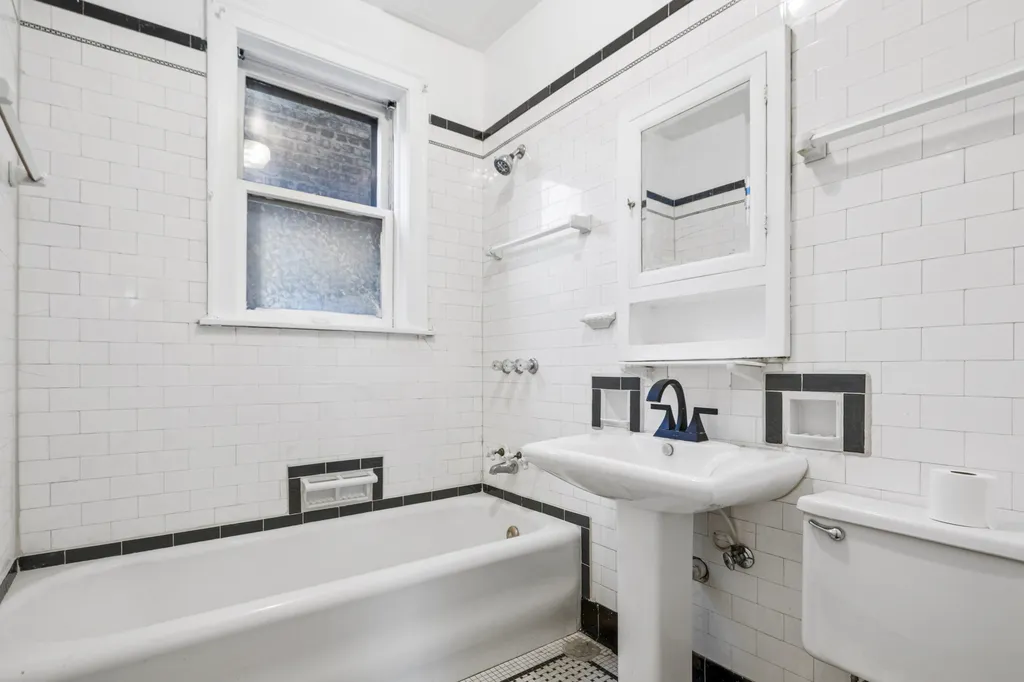 3435 West Adams Street Chicago IL 60624