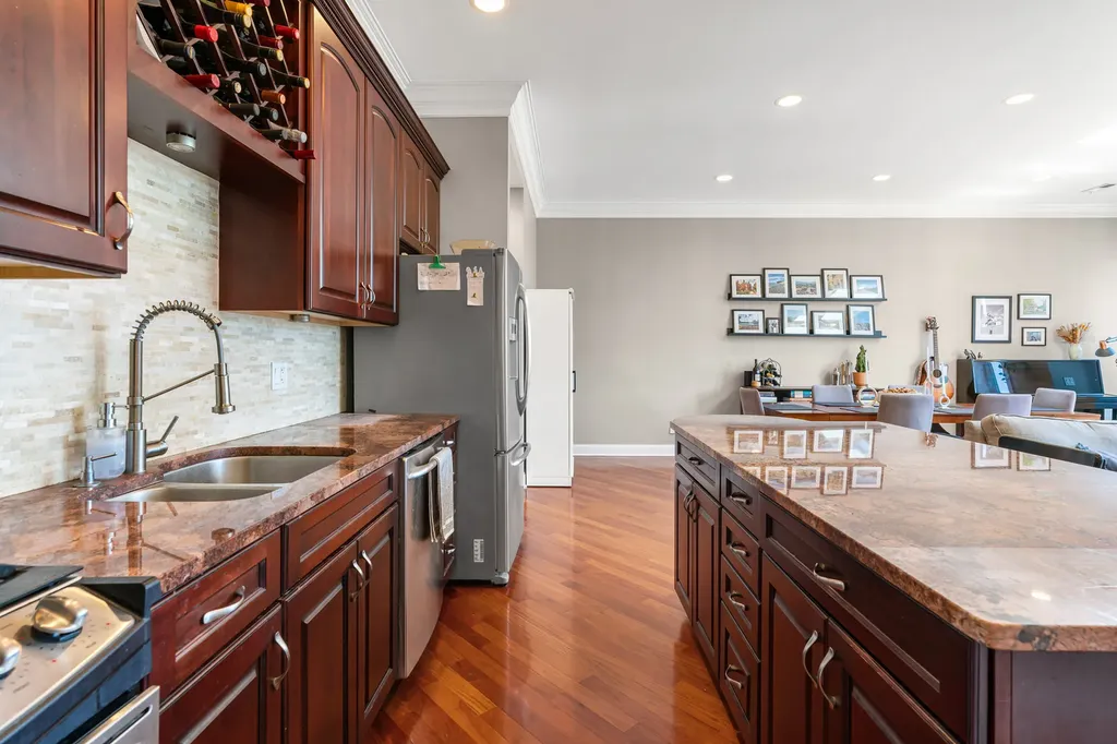 5114 North Western Avenue Chicago IL 60625