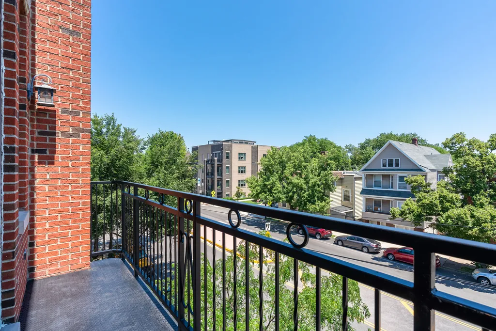5114 North Western Avenue Chicago IL 60625
