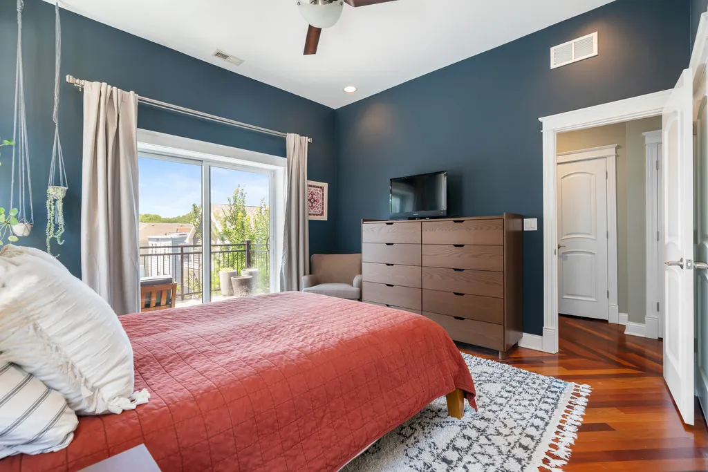 5114 North Western Avenue Chicago IL 60625