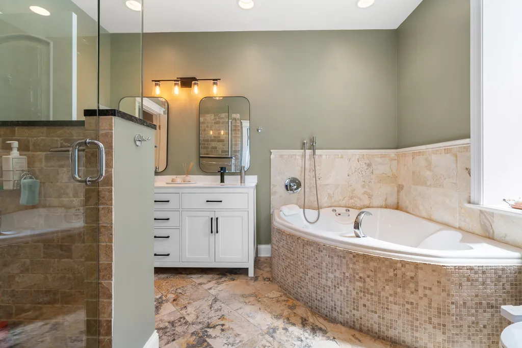 5114 North Western Avenue Chicago IL 60625