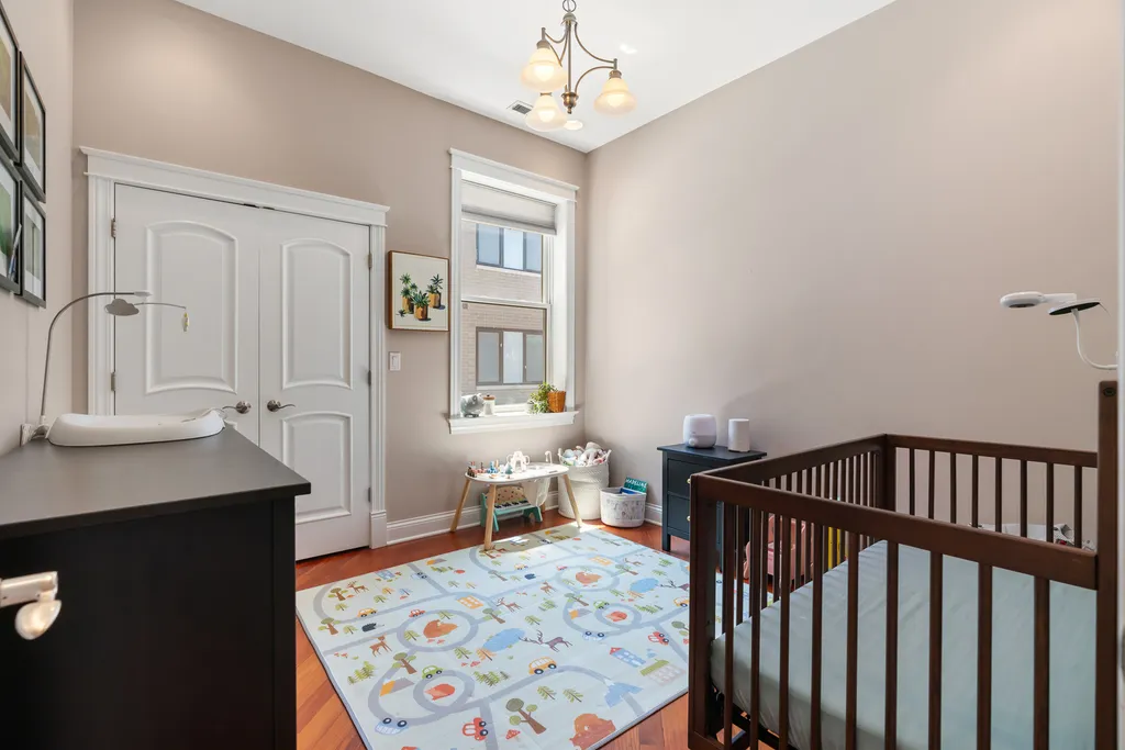 5114 North Western Avenue Chicago IL 60625