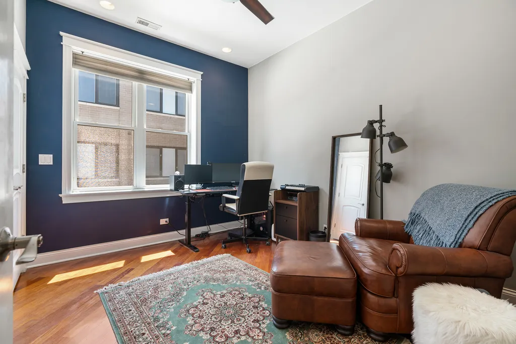 5114 North Western Avenue Chicago IL 60625