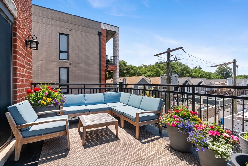 5114 North Western Avenue Chicago IL 60625