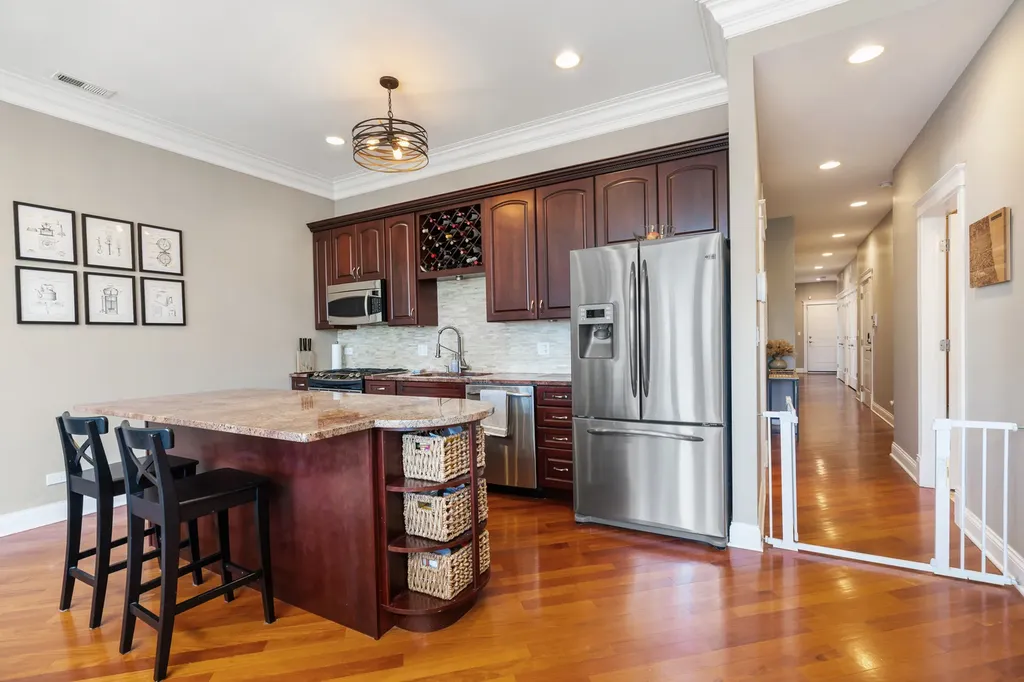 5114 North Western Avenue Chicago IL 60625