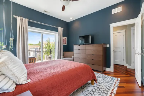 5114 North Western Avenue Chicago IL 60625