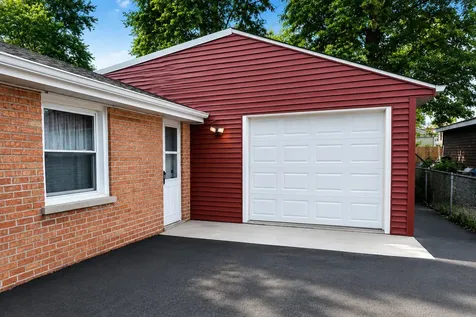 10037 Harnew Road E Oak Lawn IL 60453