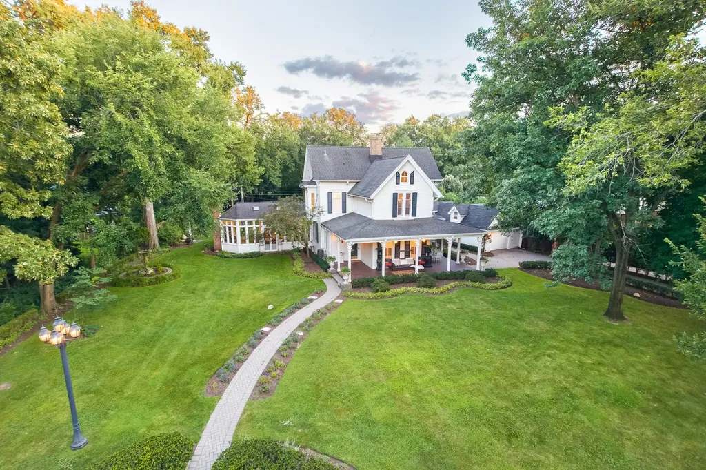 201 Scottswood Road Riverside IL 60546