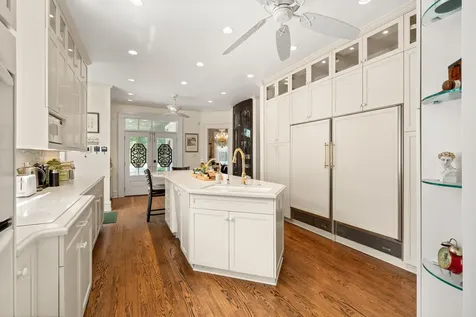 201 Scottswood Road Riverside IL 60546
