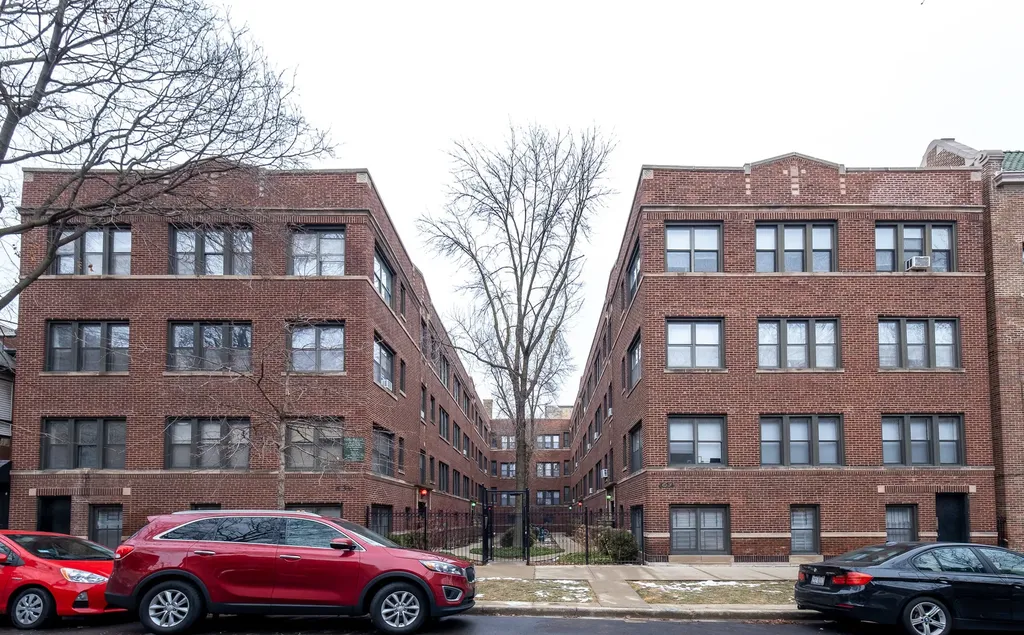630 West Surf Street Chicago IL 60657