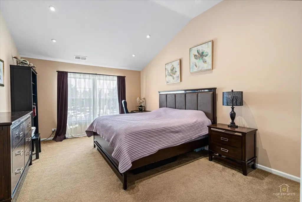 275 Arlington Court Carol Stream IL 60188