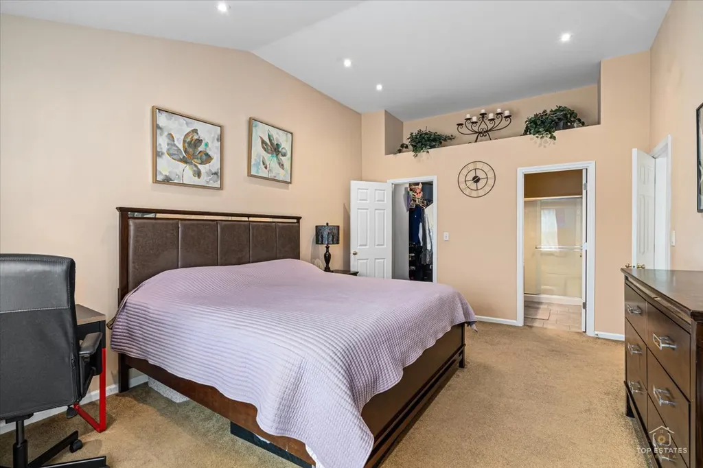 275 Arlington Court Carol Stream IL 60188