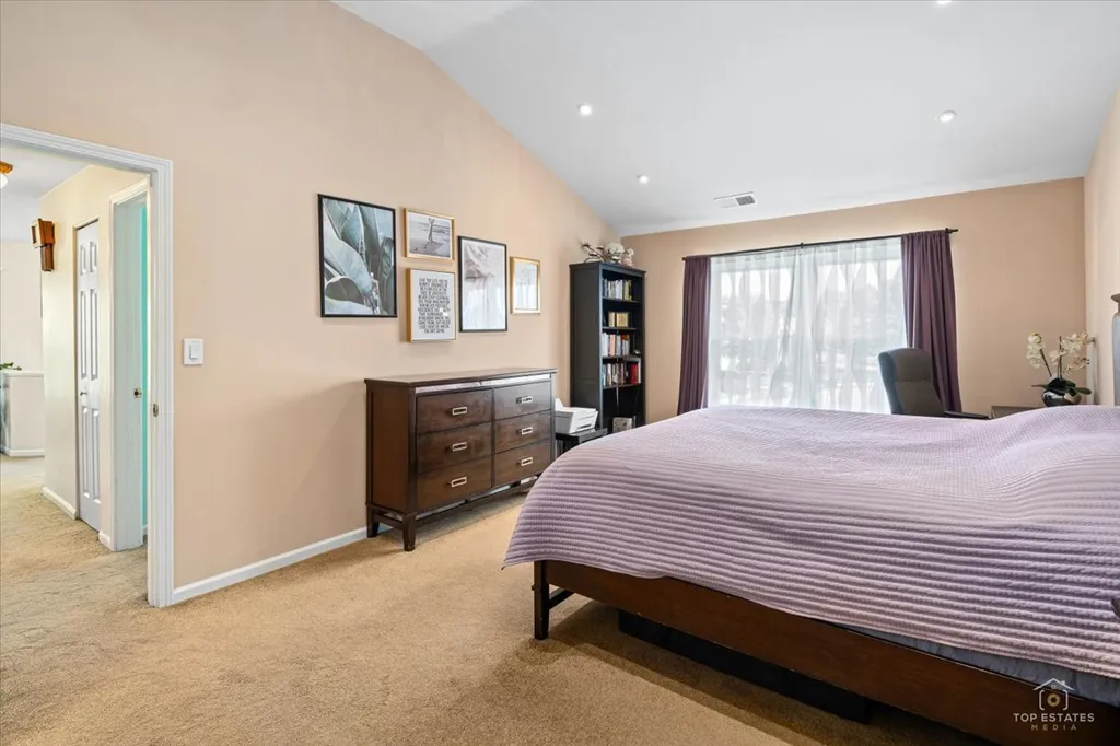 275 Arlington Court Carol Stream IL 60188