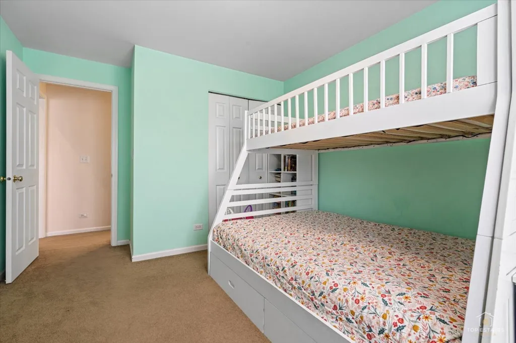 275 Arlington Court Carol Stream IL 60188