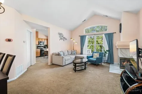 275 Arlington Court Carol Stream IL 60188