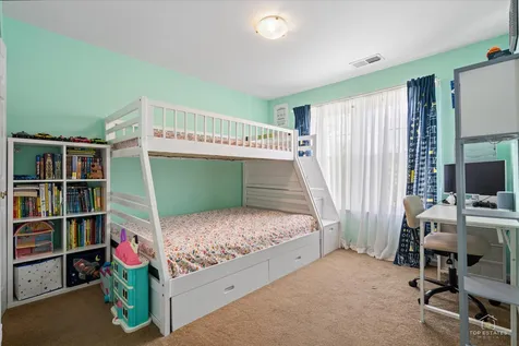 275 Arlington Court Carol Stream IL 60188
