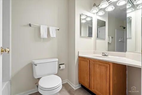 275 Arlington Court Carol Stream IL 60188