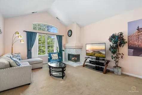 275 Arlington Court Carol Stream IL 60188