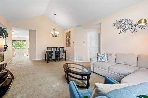 275 Arlington Court Carol Stream IL 60188