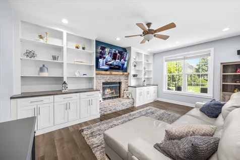 2777 Mc Duffee Circle North Aurora IL 60542