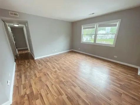 195 Thomas Court Bartlett IL 60103