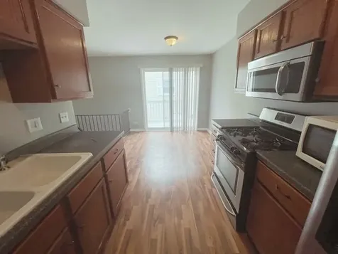195 Thomas Court Bartlett IL 60103