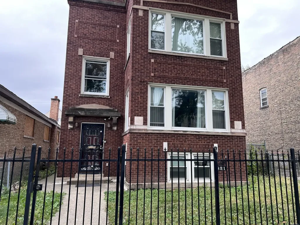 821 North Waller Avenue Chicago IL 60651
