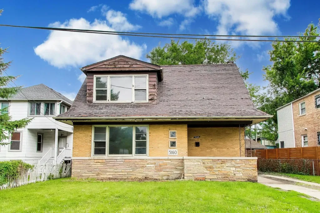 5160 West Sunnyside Avenue Chicago IL 60630