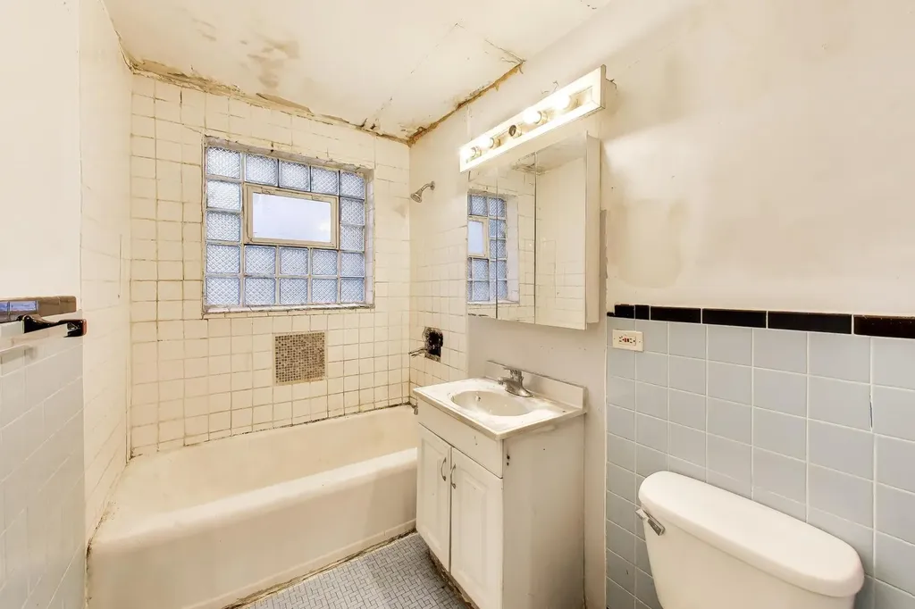 5160 West Sunnyside Avenue Chicago IL 60630