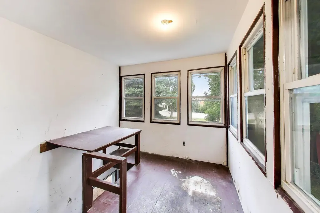 5160 West Sunnyside Avenue Chicago IL 60630