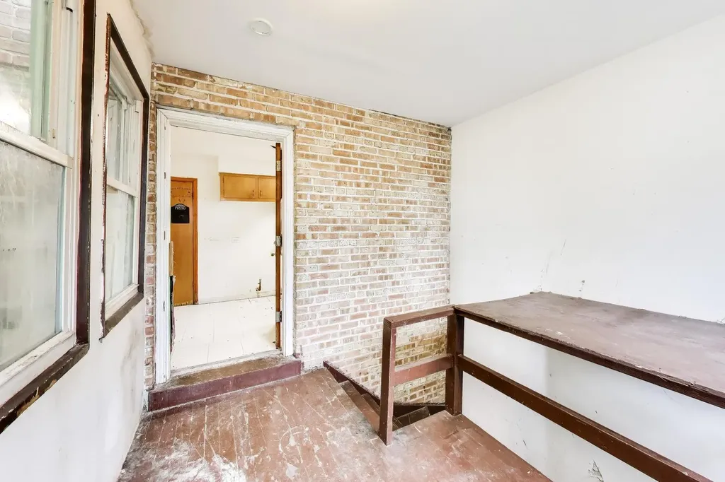 5160 West Sunnyside Avenue Chicago IL 60630