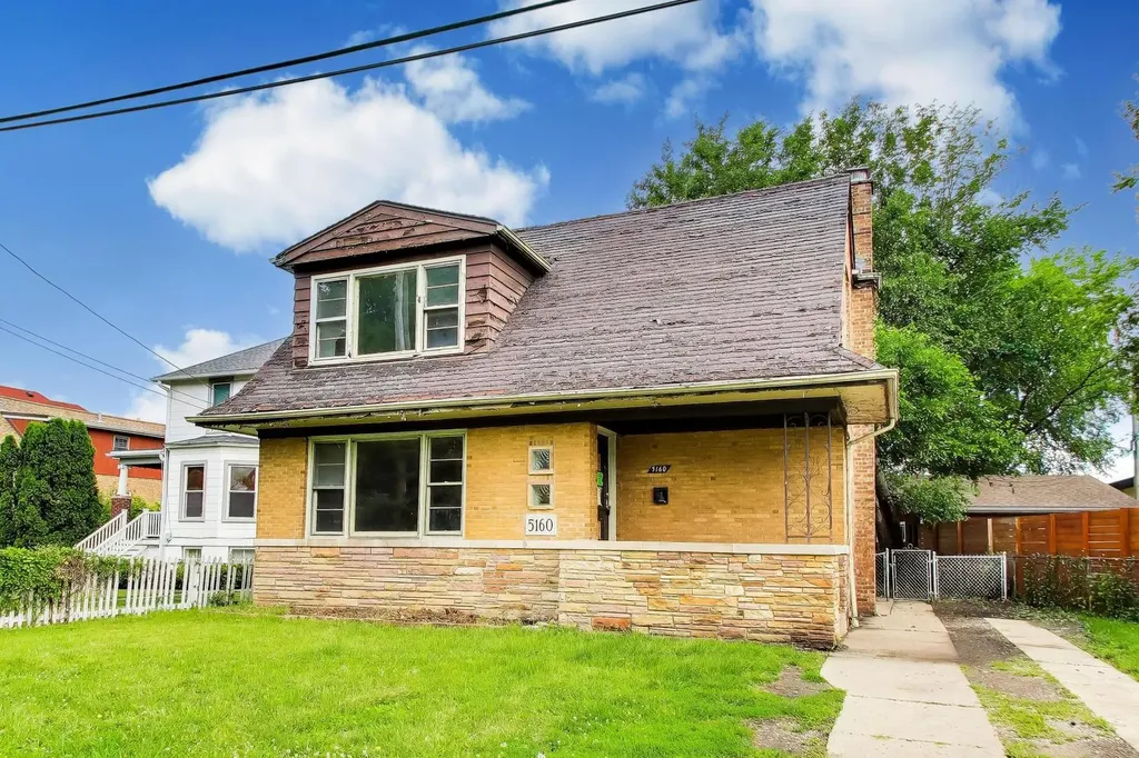 5160 West Sunnyside Avenue Chicago IL 60630
