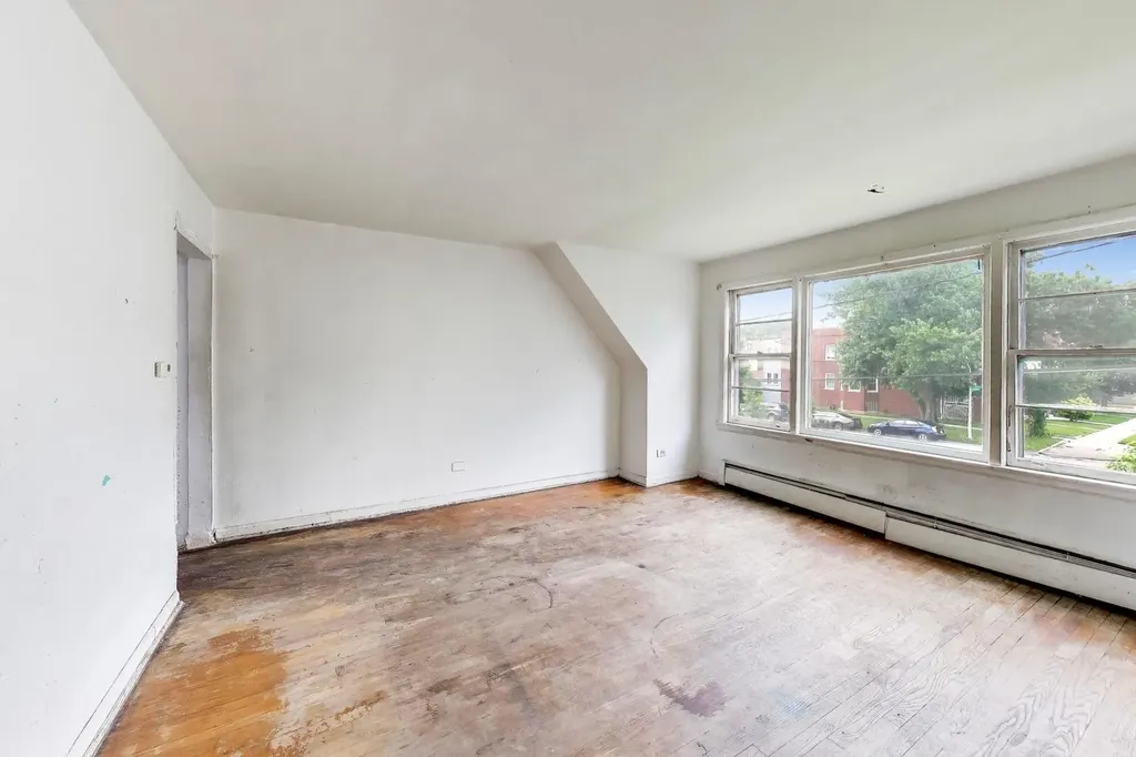 5160 West Sunnyside Avenue Chicago IL 60630