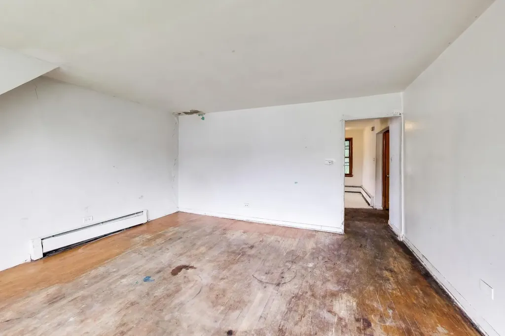 5160 West Sunnyside Avenue Chicago IL 60630