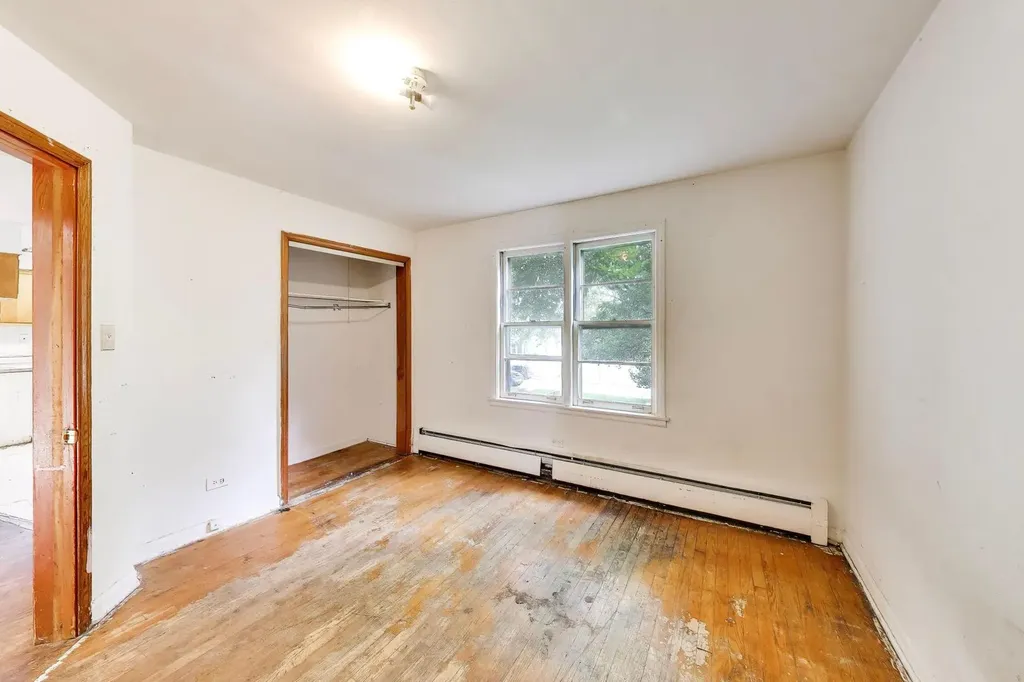 5160 West Sunnyside Avenue Chicago IL 60630