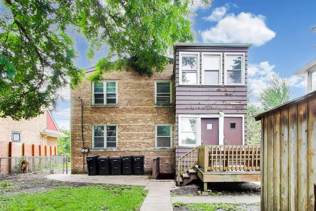 5160 West Sunnyside Avenue Chicago IL 60630