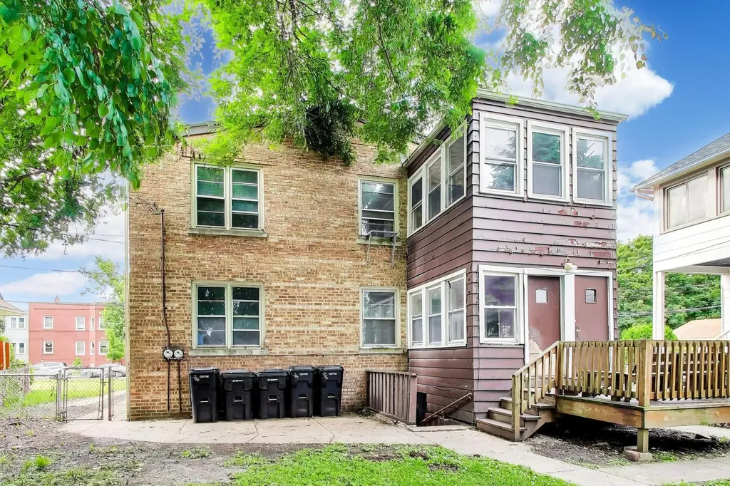 5160 West Sunnyside Avenue Chicago IL 60630