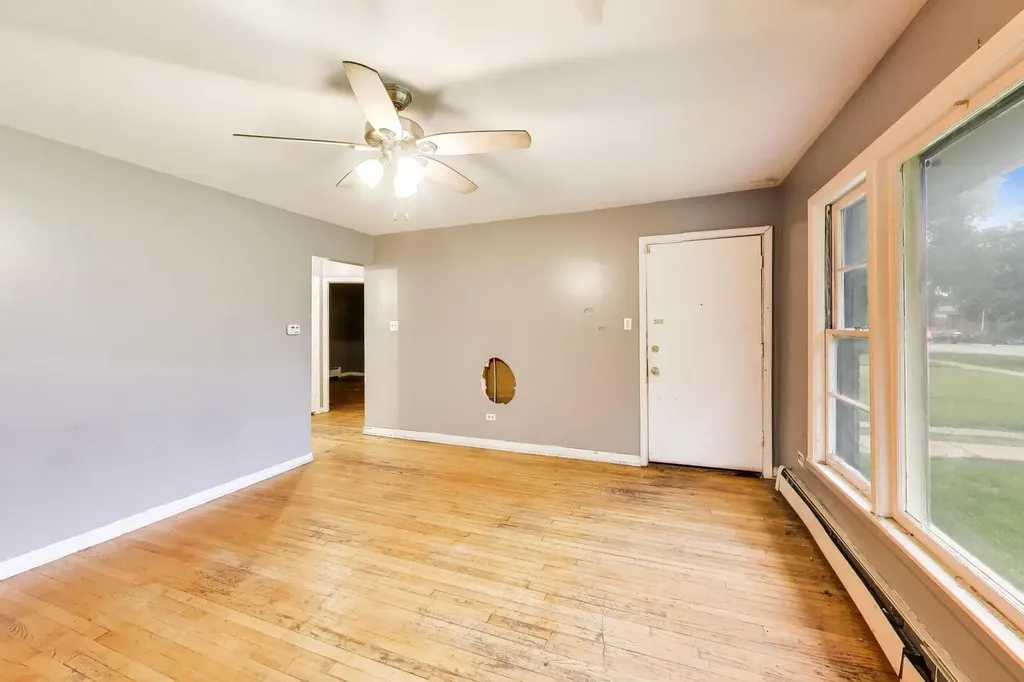 5160 West Sunnyside Avenue Chicago IL 60630