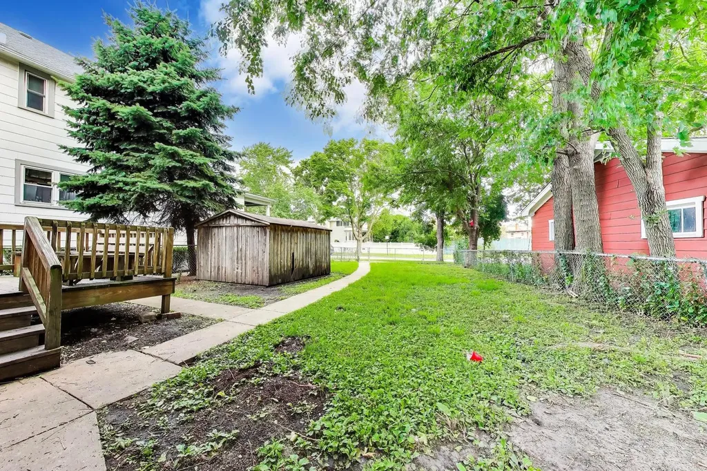 5160 West Sunnyside Avenue Chicago IL 60630