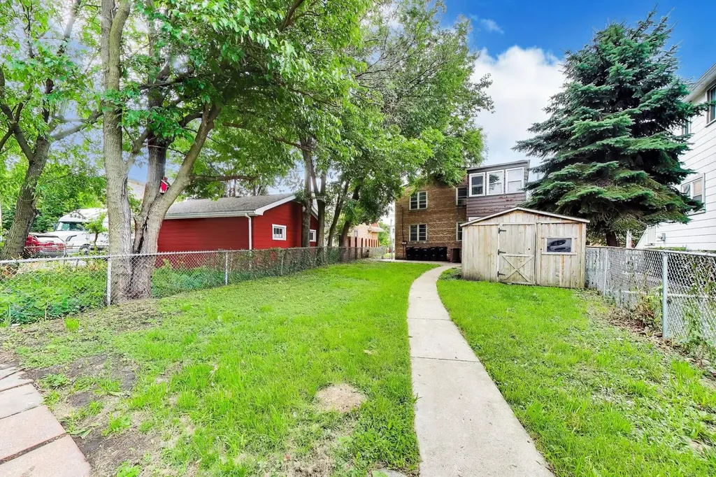 5160 West Sunnyside Avenue Chicago IL 60630