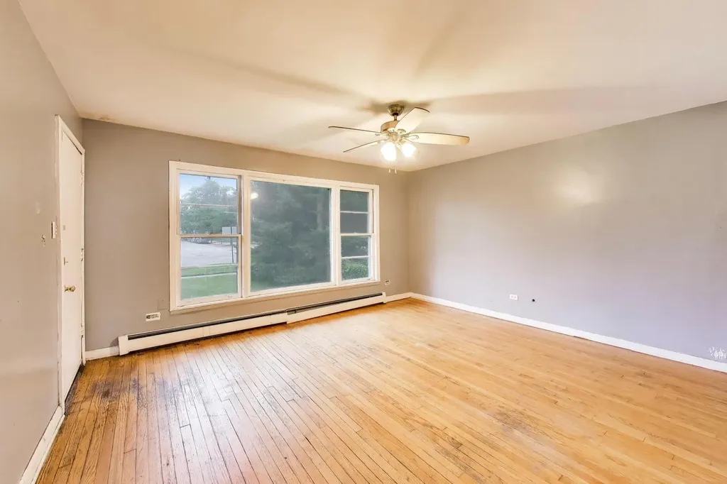 5160 West Sunnyside Avenue Chicago IL 60630