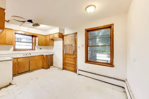 5160 West Sunnyside Avenue Chicago IL 60630