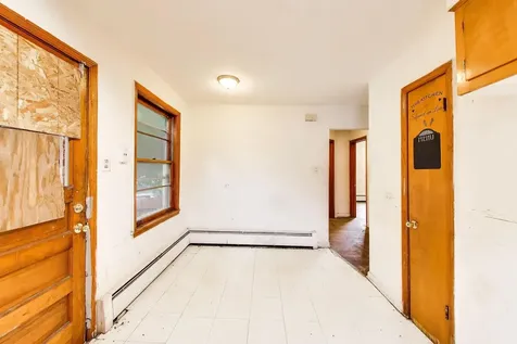 5160 West Sunnyside Avenue Chicago IL 60630